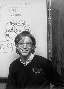 Когда Билл Гейтс начал писать компьютерные программы?