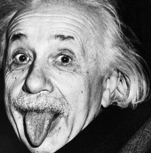Почему Эйнштейн показывает язык?